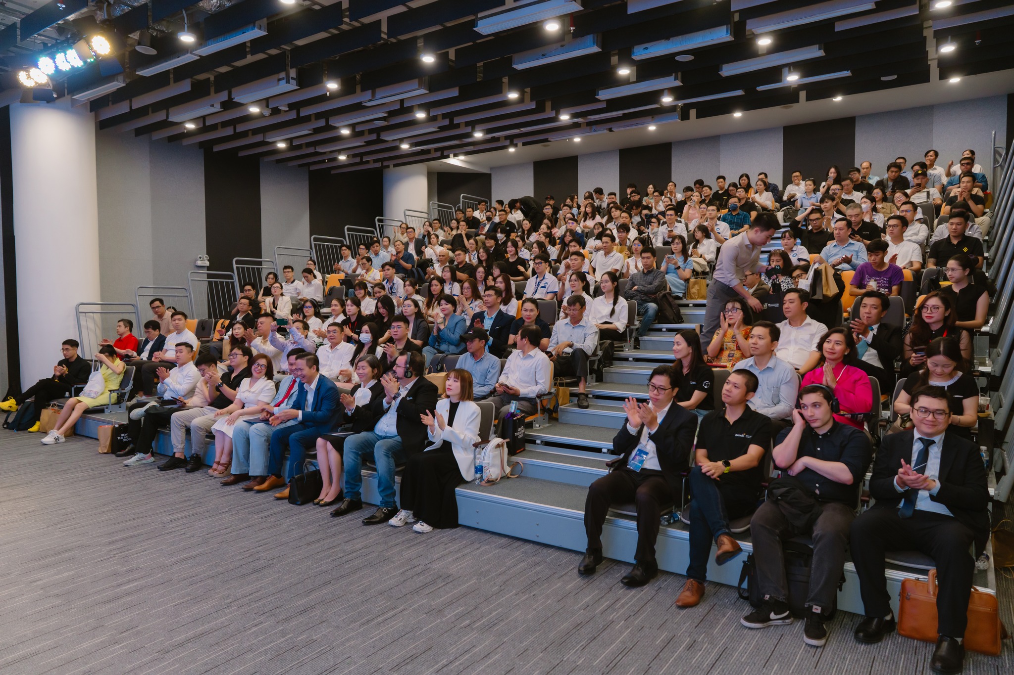 Hội trường S2.01